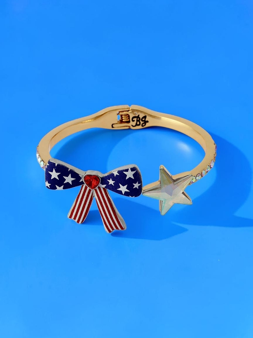 New Betsey Johnson Americana Hinge Bracelet w Lith Iconic Bow & Sparkly Star NWT - Picture 4 of 9